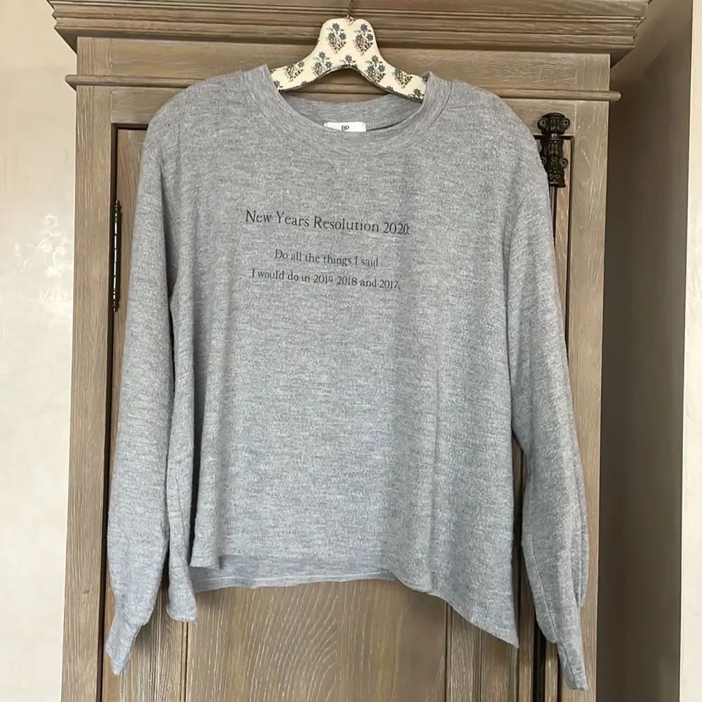 Nordstrom BP grey NEW YEARS long sleeve sweatshirt size medium